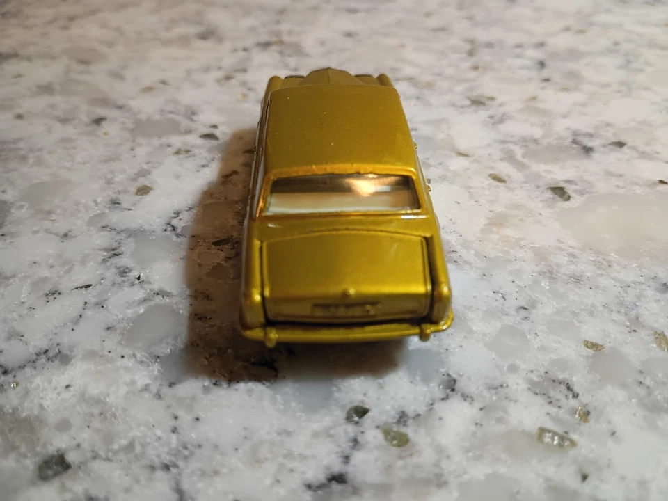 Matchbox Superfast 24 Rolls Royce Silver Shadow V2 Gold Color Variation NMINT - Image 4 of 4