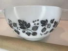 Pyrex Gooseberry Cinderella Bowl 1 1/2 pt. #441 Black & White EXCELLENT