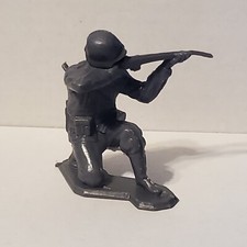1960's Louis Marx WW2 World War 2 II Gray German Soldier 60MM Figure Crouching
