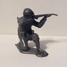1960's Louis Marx WW2 World War 2 II Gray German Soldier 60MM Figure Crouching