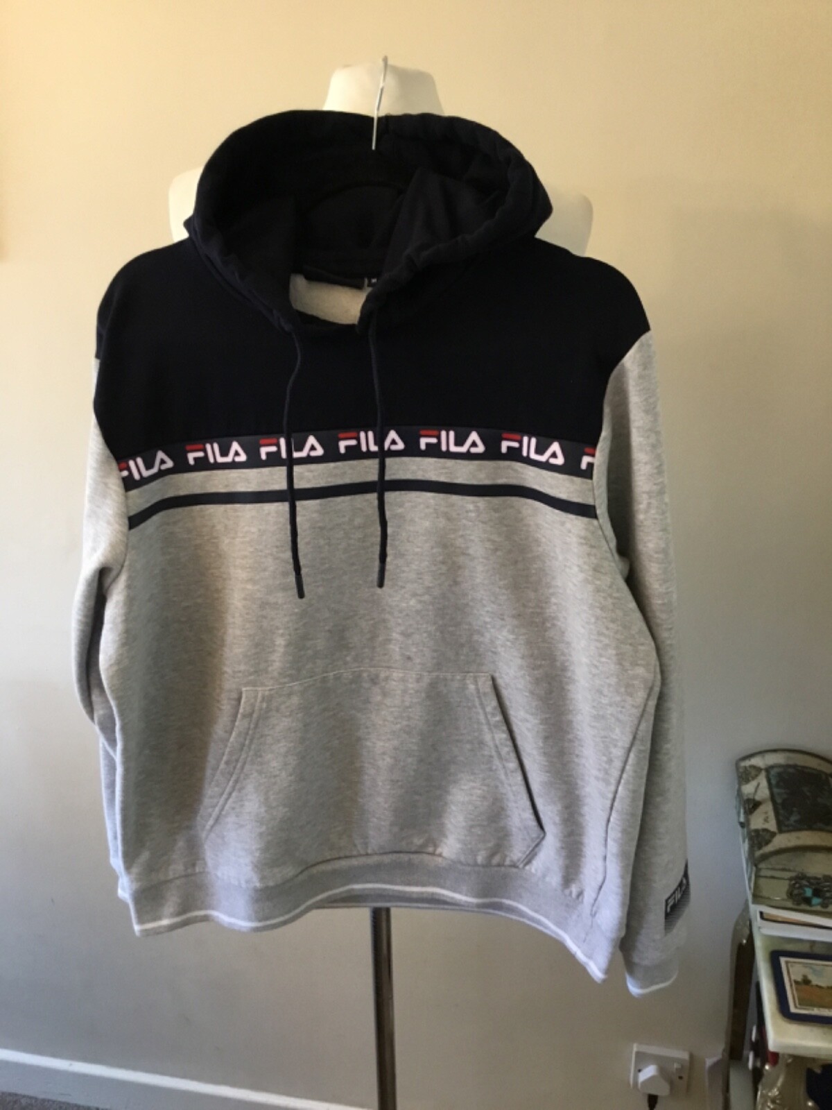 **FILA** FELPA CON CAPPUCCIO GENT s TAGLIA UK GRIGIO MEDIO & NAVY PETTO 46 POLLICI HA DUE TASCHE