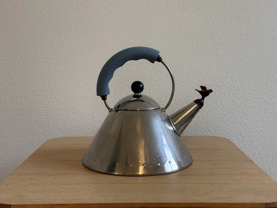 Hervidor de agua Alessi 9"" H x 8,5"" W x 8,5"" D azul Alessi-9093 Foto 3 de 4