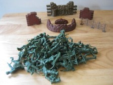 Large Lot Plastic Toy Soldiers Little Green Men 46 Pcs