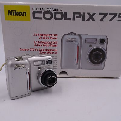 Nikon Coolpix 775 Digitalkamera Digicam Silber 2.1 MP in OVP Zustand gut