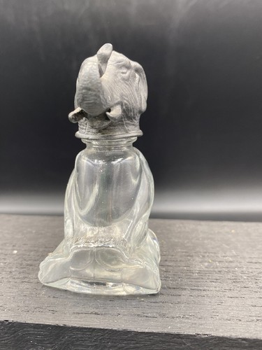 VICTORIAN METAL HEAD FIGURAL SEATED ELEPHANT SALT OR PEPPER SHAKER - Picture 2 of 7