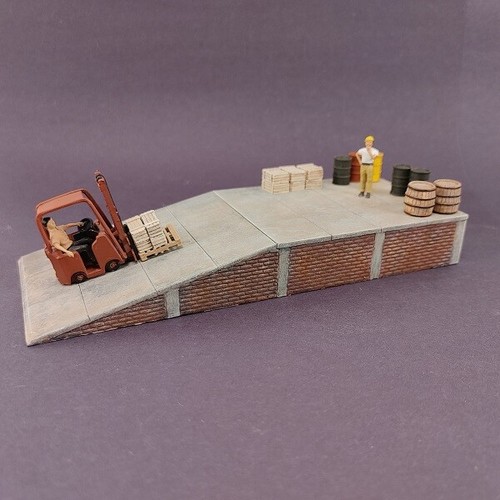 Produits MP Concrete And Brick Loading Ramp HO Scale, diorama rampe dock # H082 - Picture 1 of 9