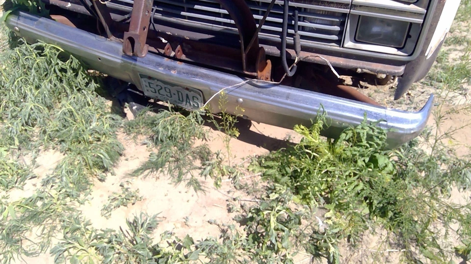 1983 - 1988 雪佛兰 K20 Silverado 前保险杠组件带安装支架铬合金 — 第 3/4 张图片