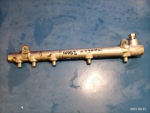 Mercedes Benz W203 C 220 CDI Einspritzleiste Verteilerrohr 6110700395 0445214038