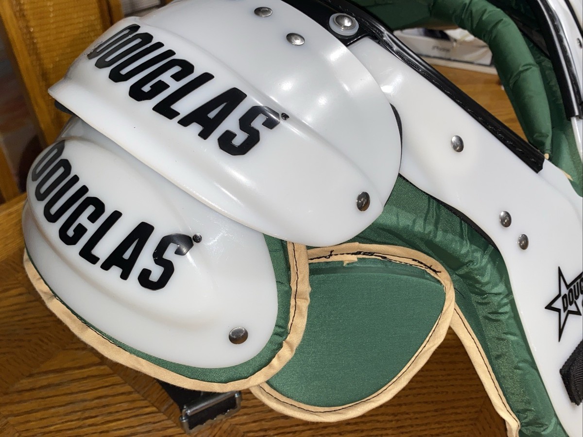 Douglas Custom Pro CP QBK L 19”-20” Football Shoulder Pads