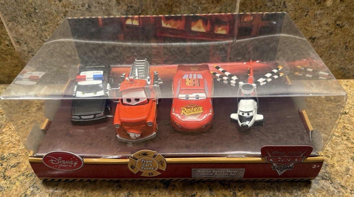 MINT & RARE!! PIXAR CARS TOON DISNEY STORE RESCUE SQUAD MATER 1:43