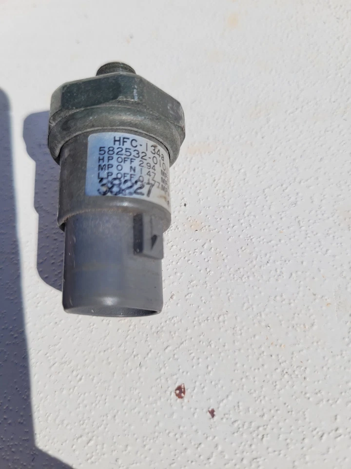 Interruptor trinario Isuzu Rodeo HVAC A/C compatible con Isuzu Rodeo Trooper Amigo 1993-2004 Foto 2 de 4