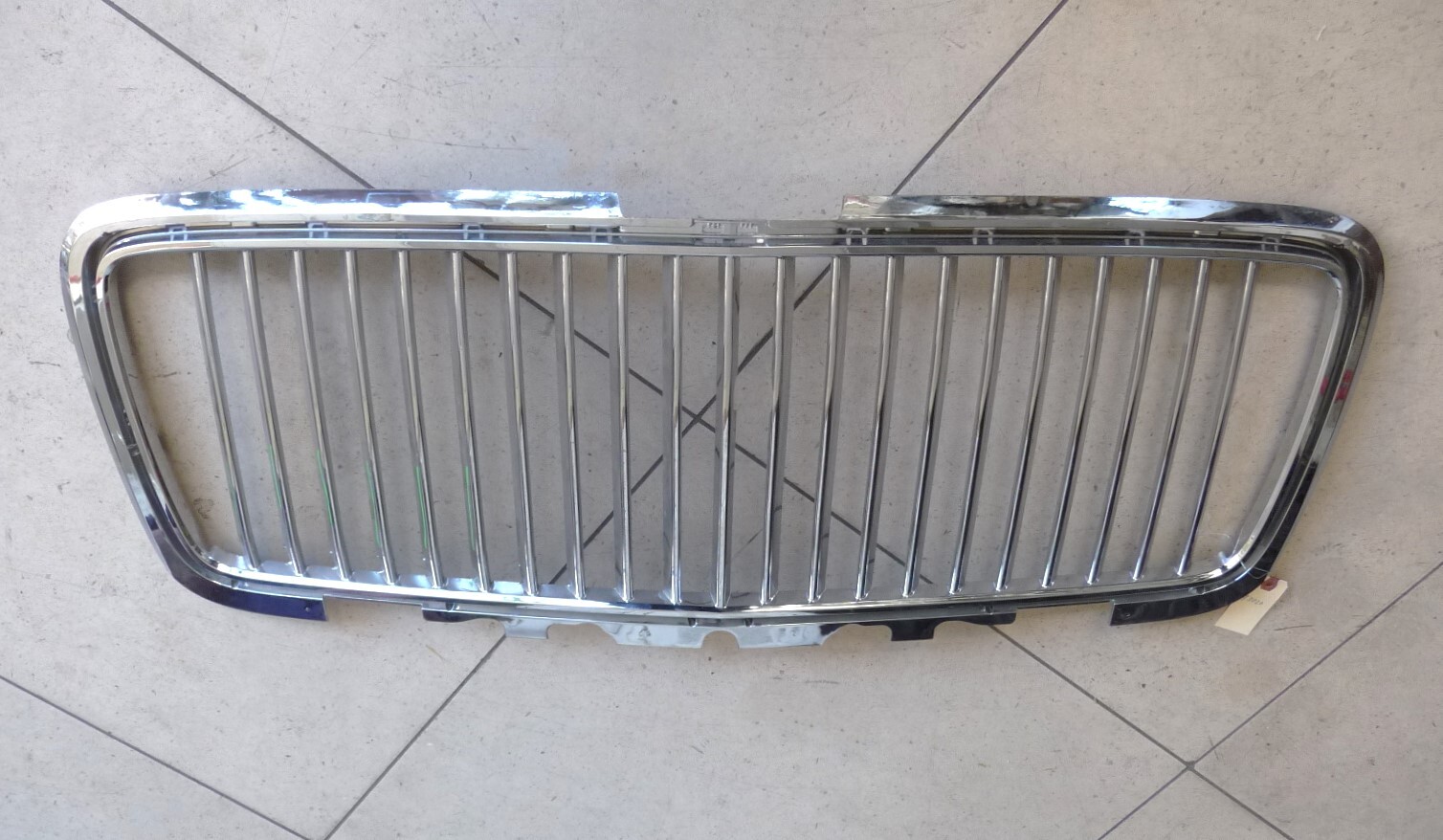 20-23 Bentley Flying Spur Front Radiator Grille Calendar 3SE853667A Damaged OEM