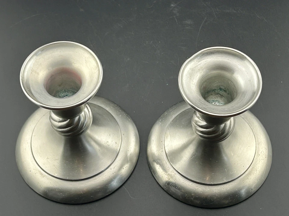 Par de candelabros de peltre Royal Holland de colección 3,75" K.M.D. Tiel Foto 4 de 4