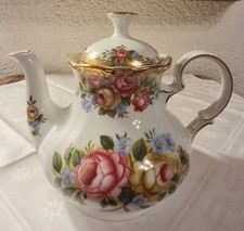 Wunderschöne Teekanne bauchig ca.1L Rosen-Motiv Porzellan Winterling Kirchenlam.