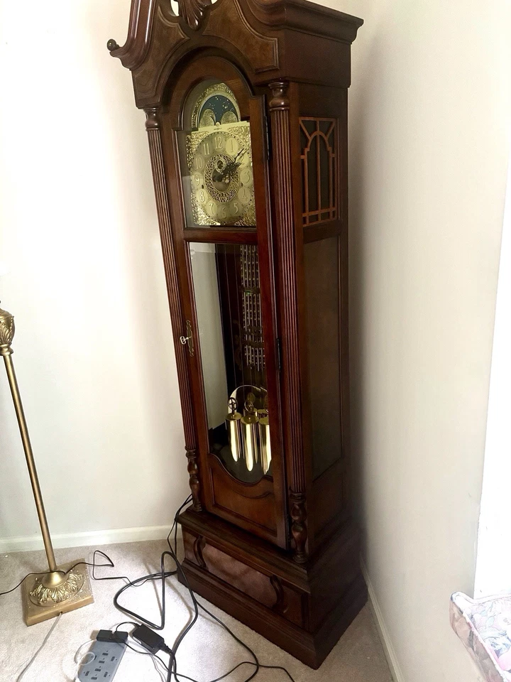 Reloj Abuelo Howard Miller Foto 2 de 4