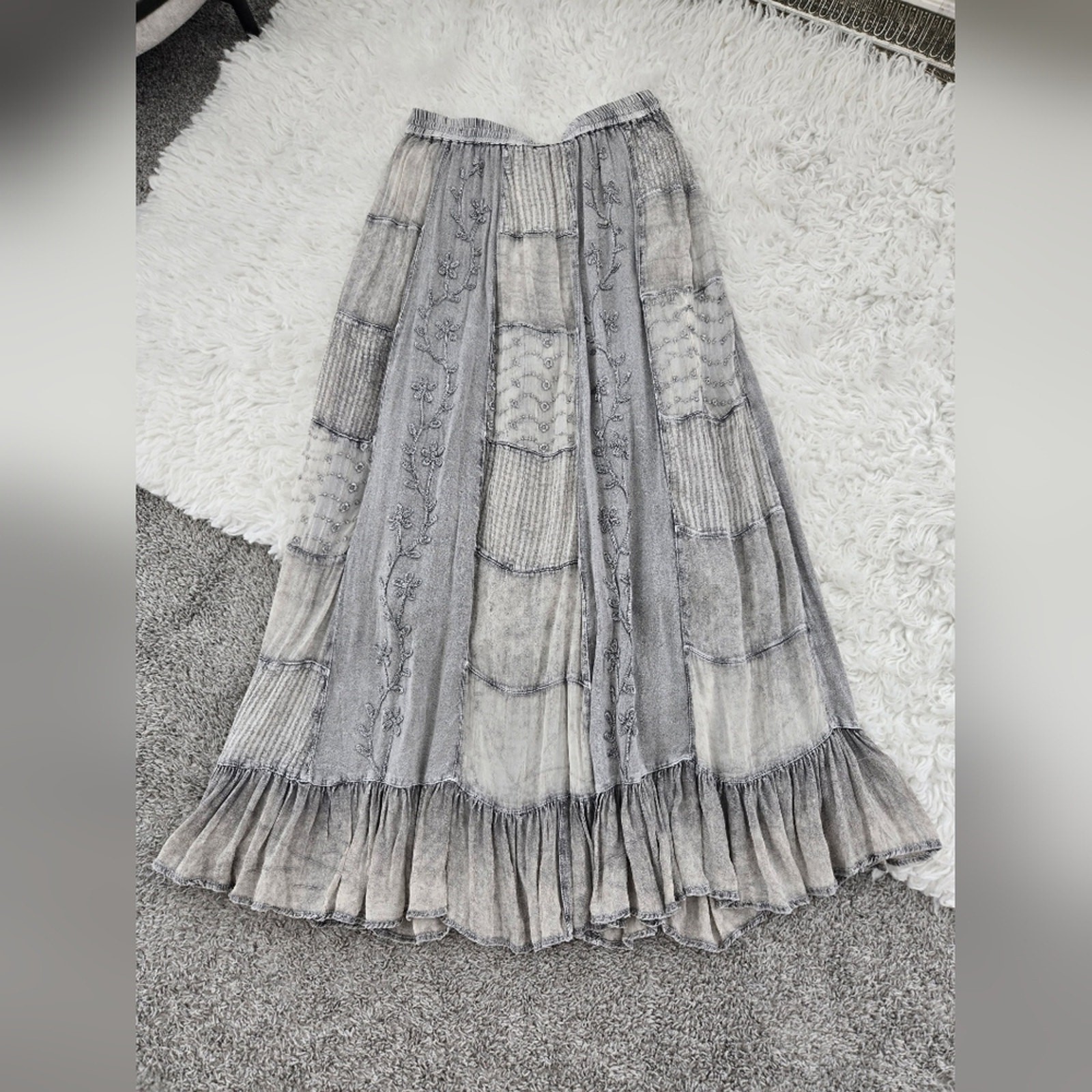 Young Threads Size Medium Patchwork Embroidered G… - image 3