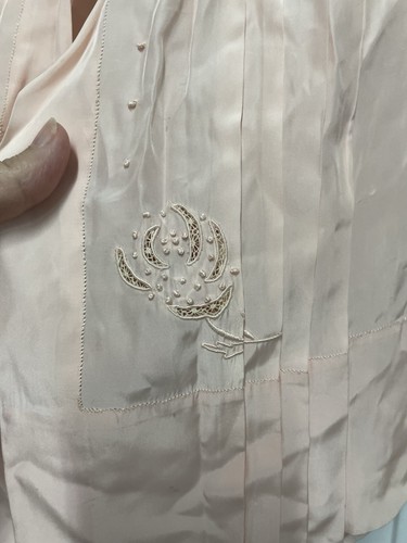 Vintage 1940s Baby Girl Embroidered & Lace Pink Silk Jacket Robe - Sz 2 ? - Picture 7 of 16
