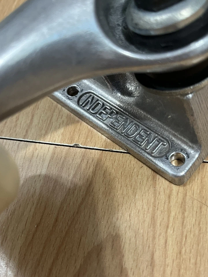 Camiones de skate Independent Truck Co Foto 2 de 4