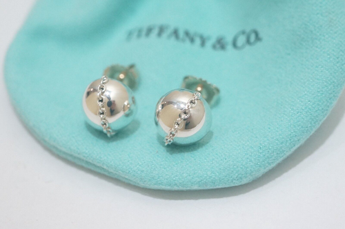 Orecchini a perno Tiffany & Co. in argento sterling con catena resistente - Foto 2 di 7