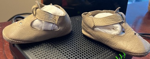 Vintage Baby Button Up Shoes. Leather. 4.25" Long, 1.75" Wide at Ball of Foot. - Picture 4 of 13