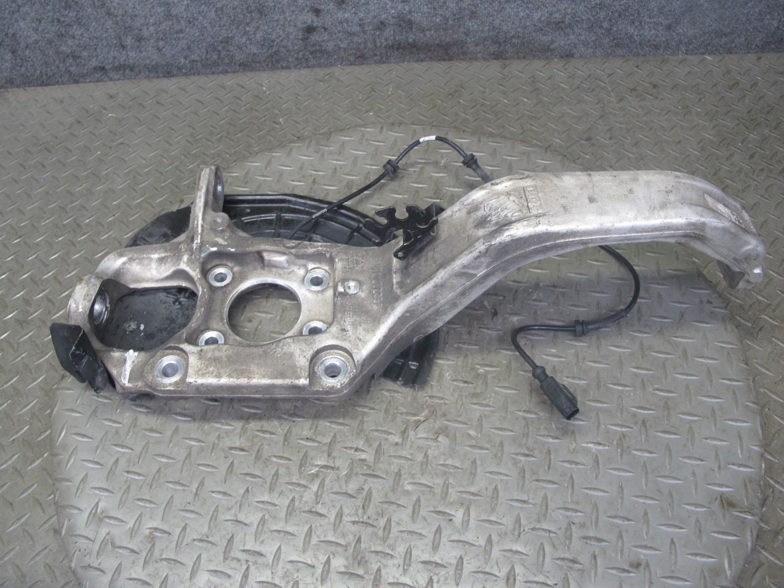 2017-2020 MASERATI LEVANTE M161 AWD FRONT LEFT DRIVER SIDE SPINDLE KNUCKLE