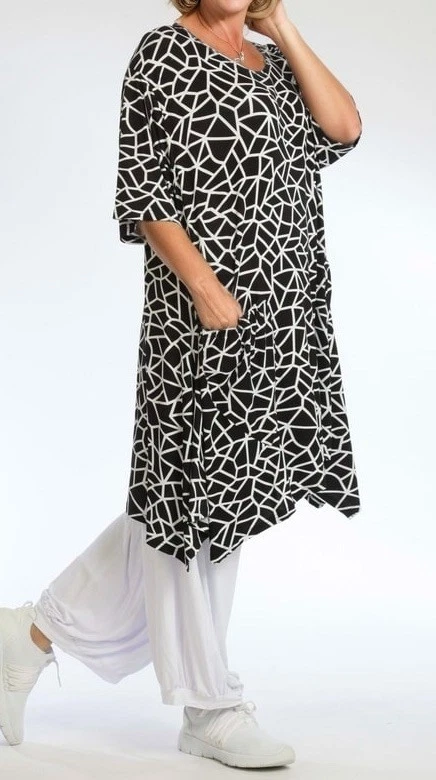 PLUS SIZE BLACK/WHITE ABSTRACT JERSEY 2 POCKETS A-LINE LONG TUNIC Size 24-26 - Image 3 of 4