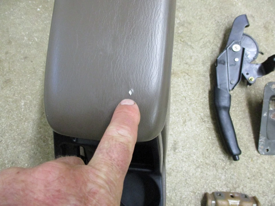 Toyota 4Runner 1999-2002 OEM consola central bronceada/marrón con freno eléctrico y hardware limpio Foto 4 de 4