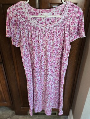 EUC - Secret Treasures M (8-10) White/Pink/Magenta Short Sleeve Nightgown