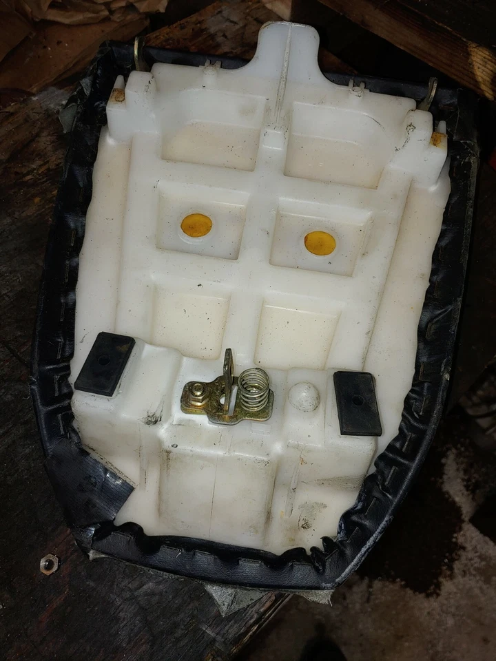 Yamaha YZF600r 1995 asiento del conductor necesita cubierta Foto 2 de 3