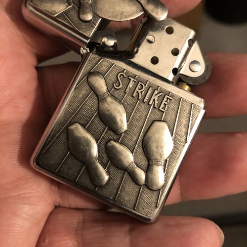 Accendino da bowling ""STRIKE"" Zippo piastra in peltro fantastico nuovo in latta 2002 Smythe Barrett - Foto 5 di 14