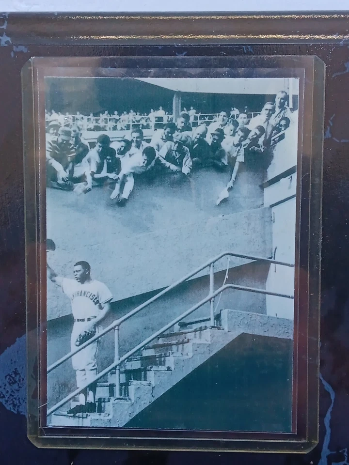FOTOGRAFÍA EN BLANCO Y NEGRO DE WILLIE MAYS EN PLACA DE BÉISBOL GIGANTES DE SAN FRANCISCO MLB 4X6 Foto 2 de 3