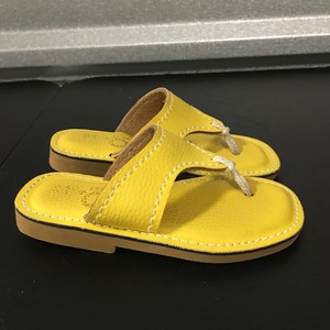 yellow sandals size 10