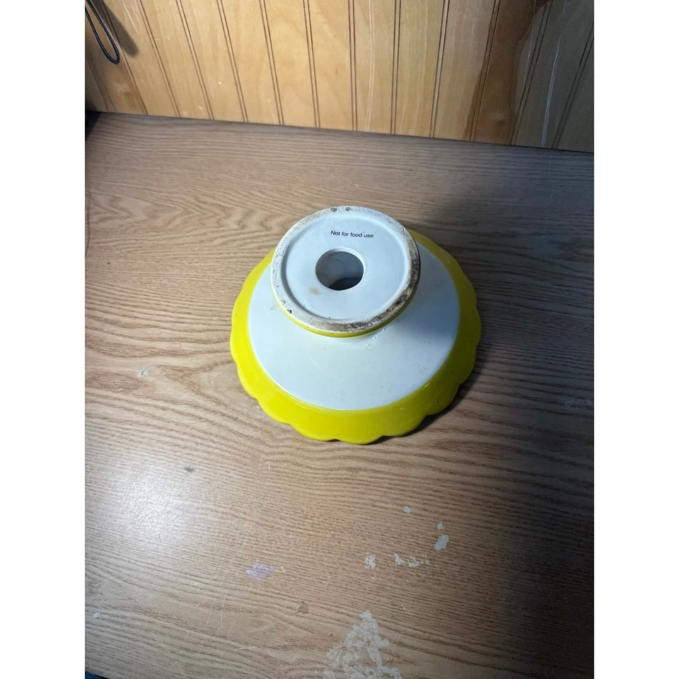 The Pioneer Woman Delaney Pedestal Dish Bright Yellow with Flowers Decor Stand - Imagem 3 de 4