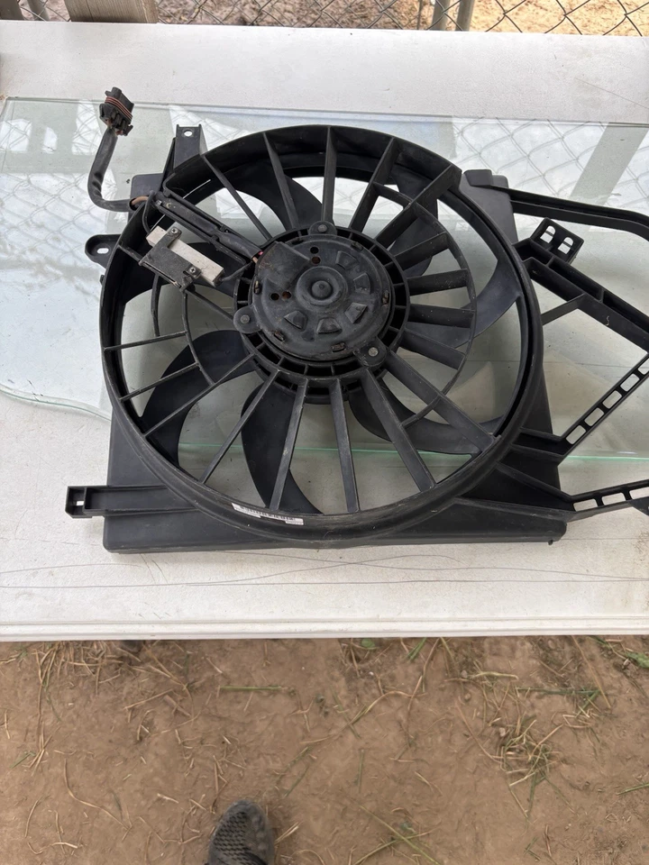 2000 - 2005 SATURN L SERIES Radiator Motor Colling Fan OEM - Image 2 of 4