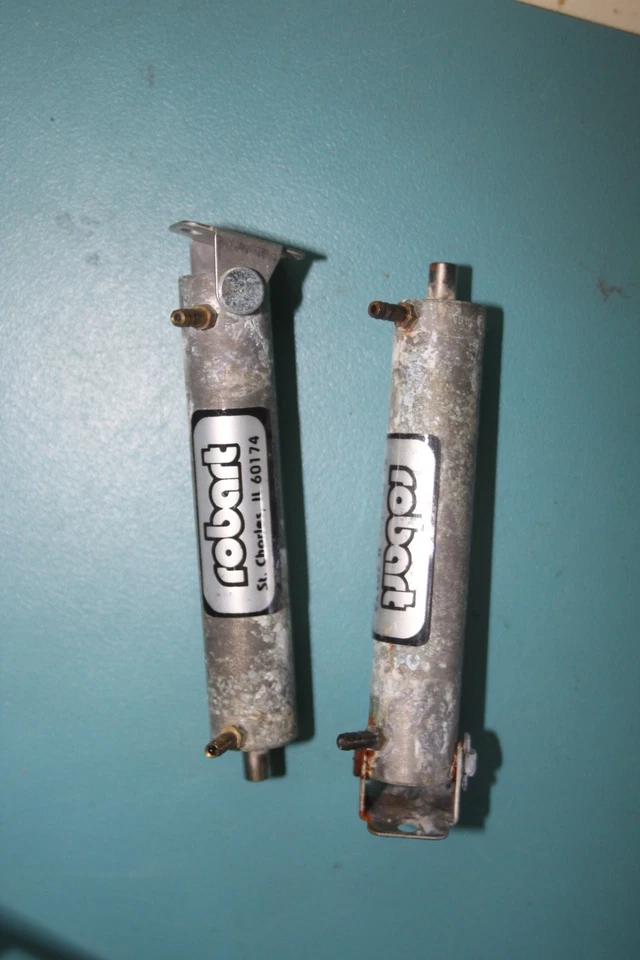 TOP FLITE TOPQ8276 DC-3 GOLD RETRACTS PAIR LANDING GEAR TOP Q8276 8276 *RUST* - Image 4 of 4