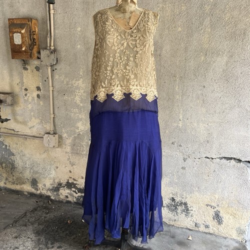 Antiguo vestido de encaje floral crema de gasa y seda azul de los años 20 con solapa vintage - Imagen 1 de 16
