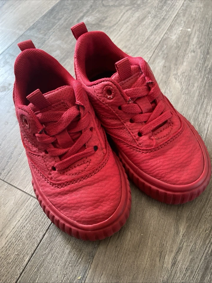 Zapatos Levi’s rojos talla 7 para niños: podrían usar cordones nuevos Foto 2 de 4