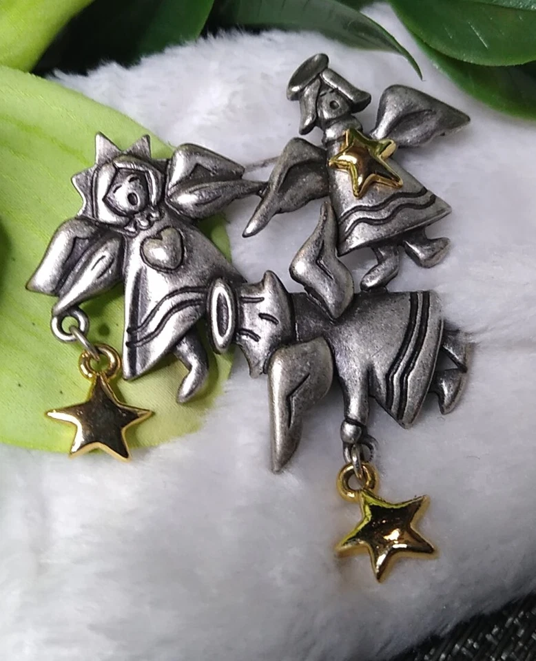 Broche de peltre vintage BJI ¡Tres ángeles bailarines cantores con estrellas doradas! Foto 4 de 4