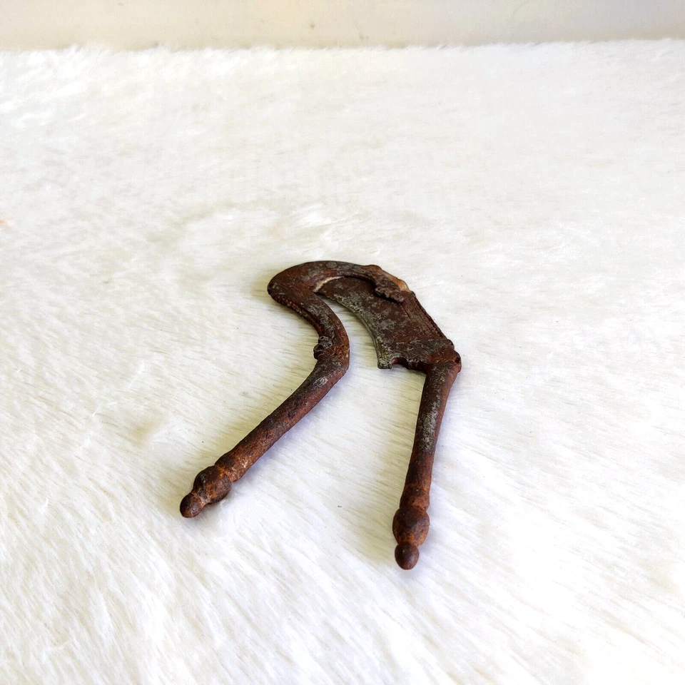 19c Vintage Iron Betel Nut Cutter Rich Patina Old Decorative Collectible I562 - Image 3 of 4