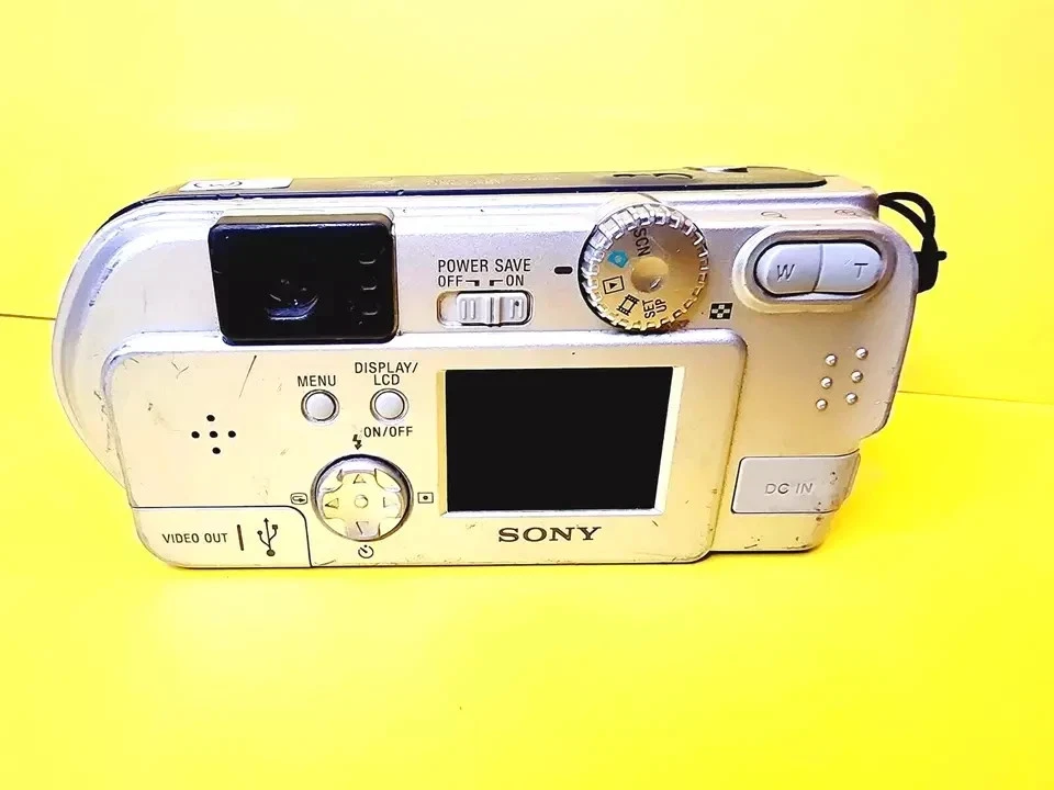 SONY CYBER-SHOT DSC-P51 2.0MP COMPACT DIGITAL CAMERA 3X DIGITAL ZOOM AUTO FOCUS - Image 2 of 4