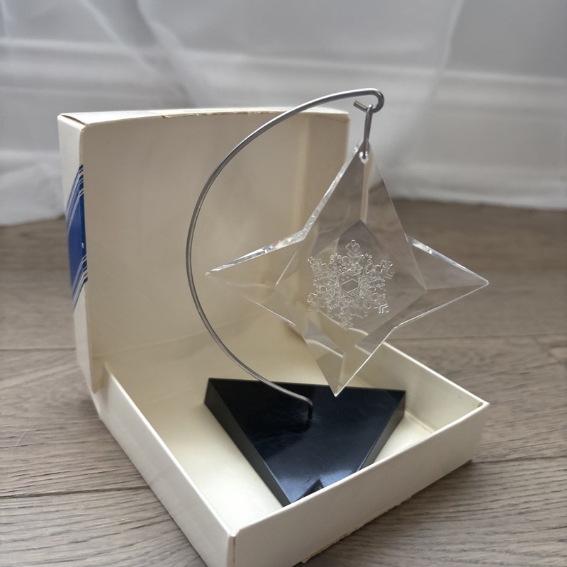 Plastic “Crystal Clear” Snowflake Ornament W/ Stand Christmas Winter