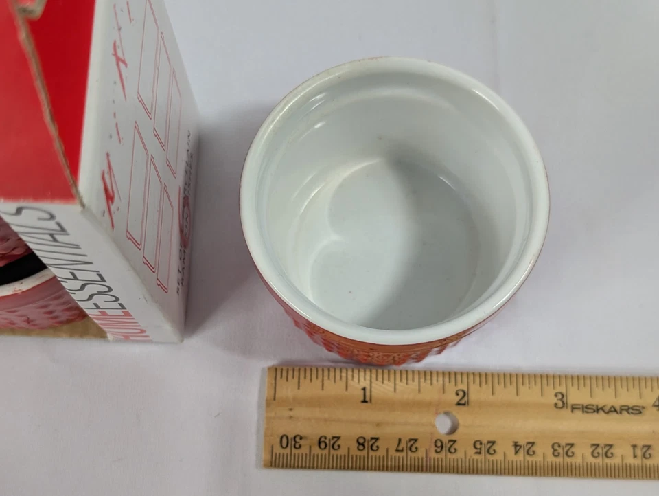 Juego de 6 mini cuencos de porcelana Ramekin Home Essentials & Beyond Red Hobnail Foto 4 de 4