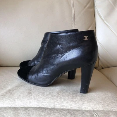 CHANEL Bottines À Talons Femme Taille 37 COCO MARK Cuir Noir - Photo 1/4