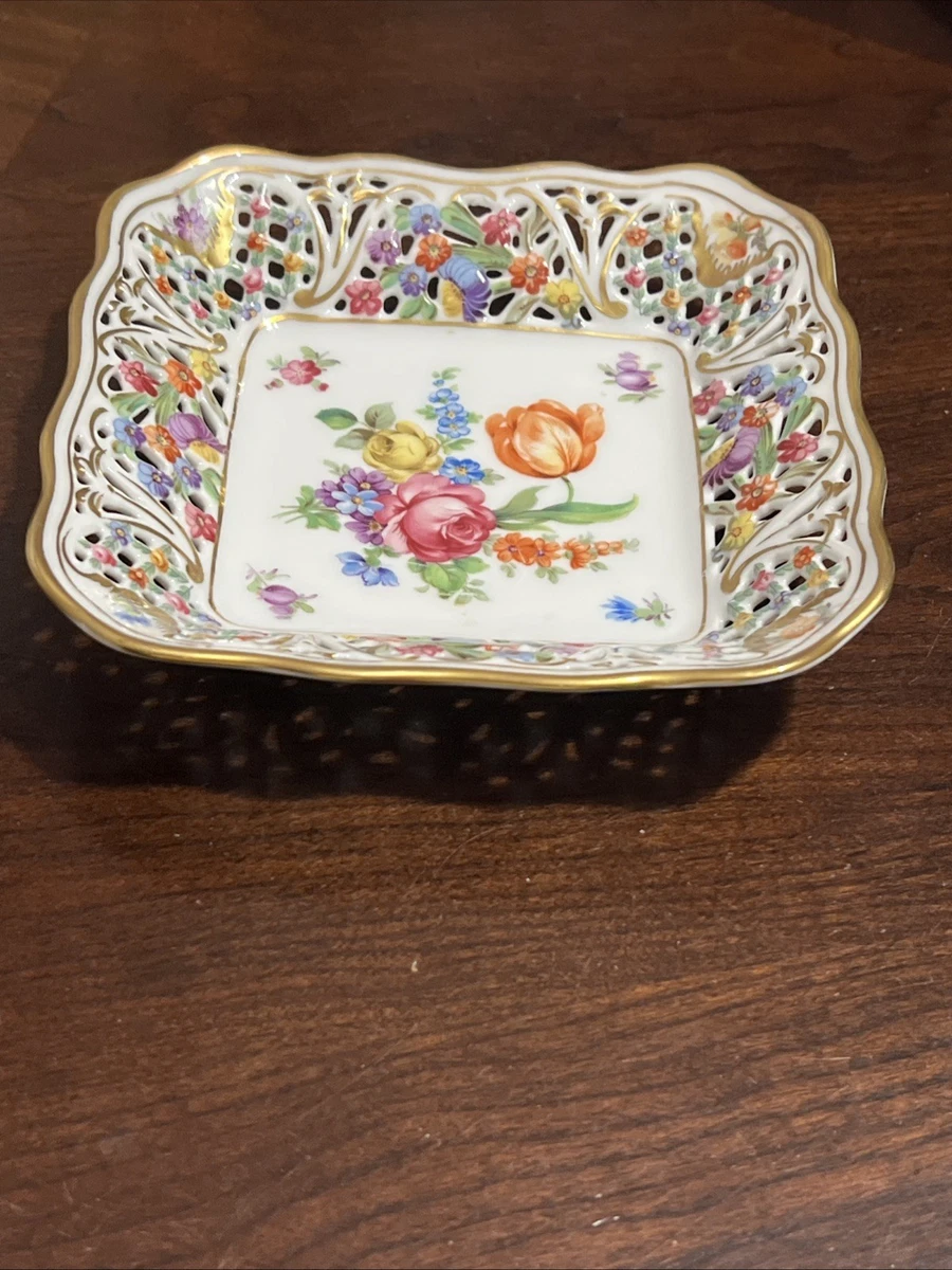 Dresden Plate In Antique Ceramic & Porcelain Plates & Chargers for
