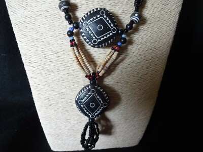 Collier Ethnique Avec 3 Perles En Faïence Ajourée Blanche - Poids 17g, Modèle W974