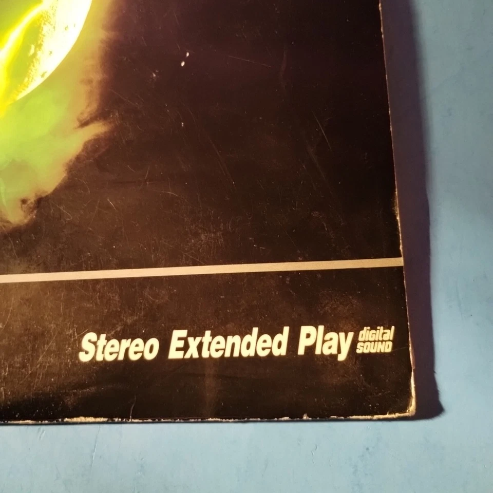 ALIEN Laserdisc LD RIDLEY SCOTT SIGOURNEY WEAVER Extended Play & More Auctions - Image 3 of 4