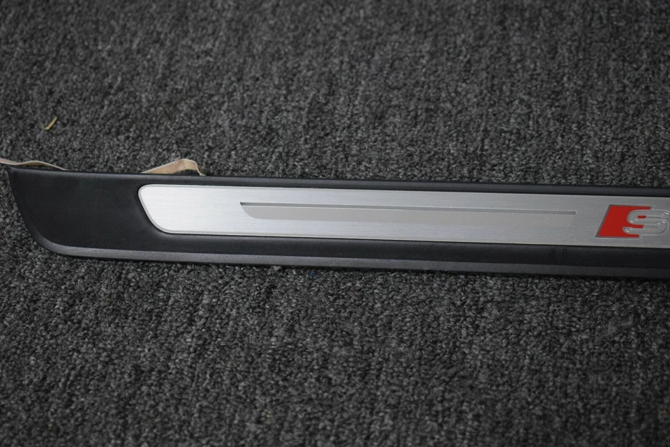 正品奥迪 RS7 Sportback 4KA 轻纤维右前 4K8947406B — 第 2/4 张图片