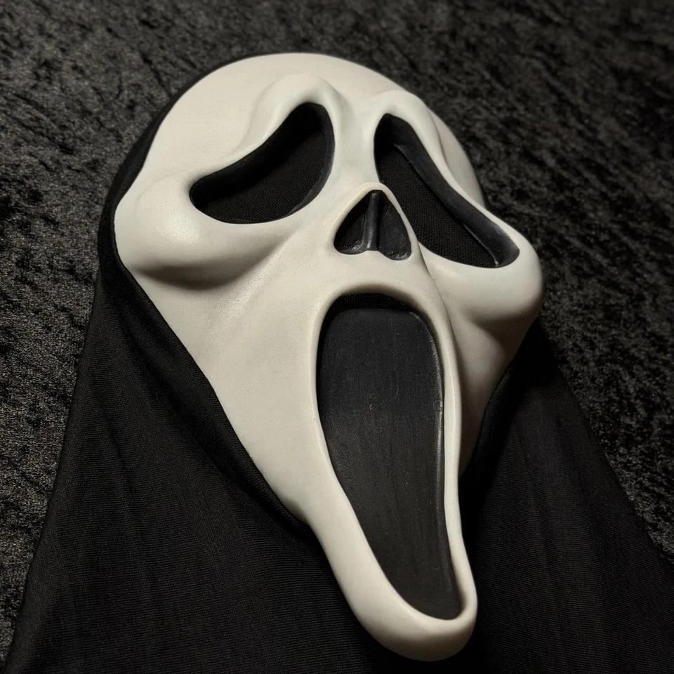 Deluxe Scream 7 Style Killer EU Mask - Image 4 of 4