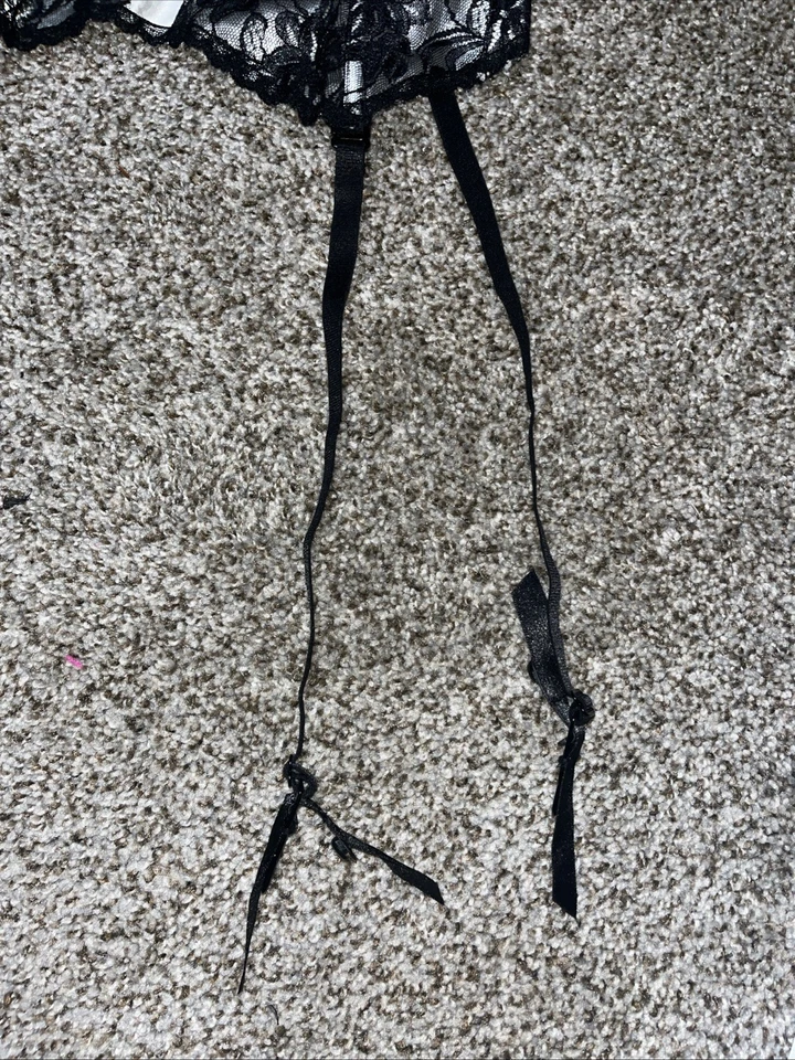 De Colección Fredrick’s Of Hollywood Blanco Satinado con Corsé de Encaje Negro/Bustier con Liguero Cuerda Foto 3 de 4