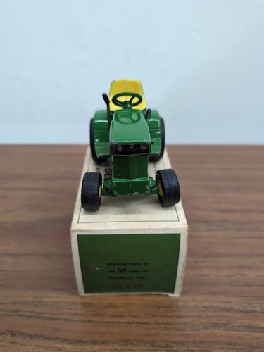 1/16 Ertl John Deere 140 Lawn and Garden Tractor in Original Ice Cream Box #4 - Picture 2 of 6